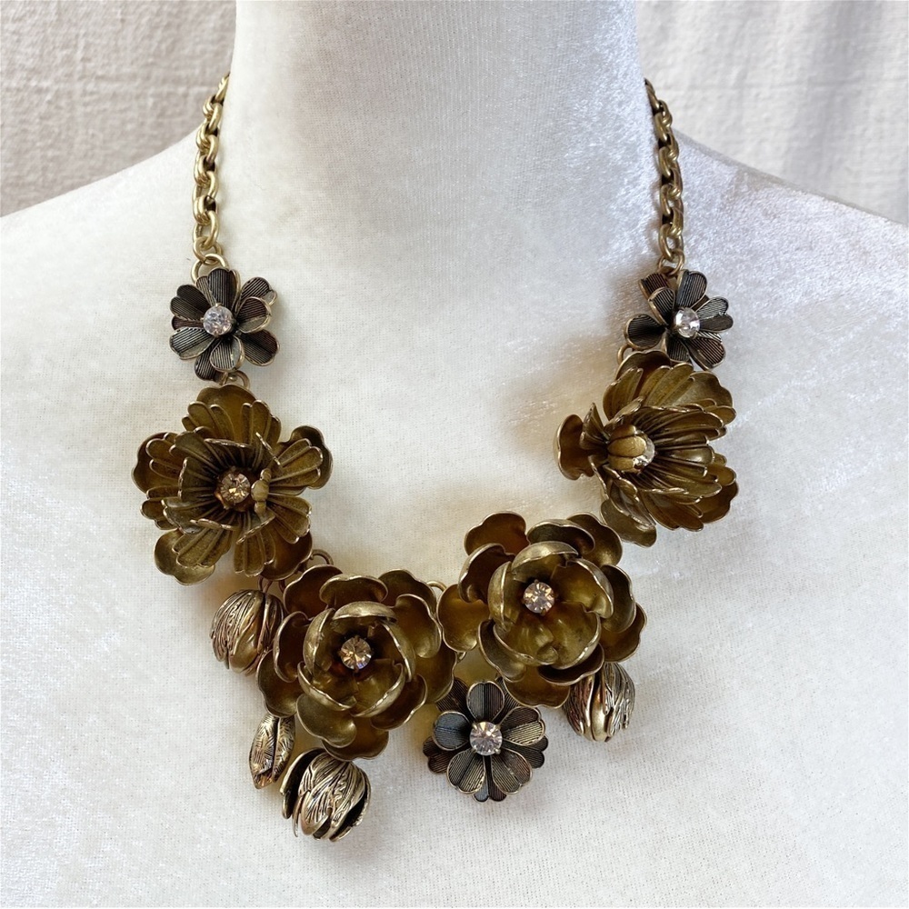 J crew Chunky Wildflower Necklace - Picture 2 of 7